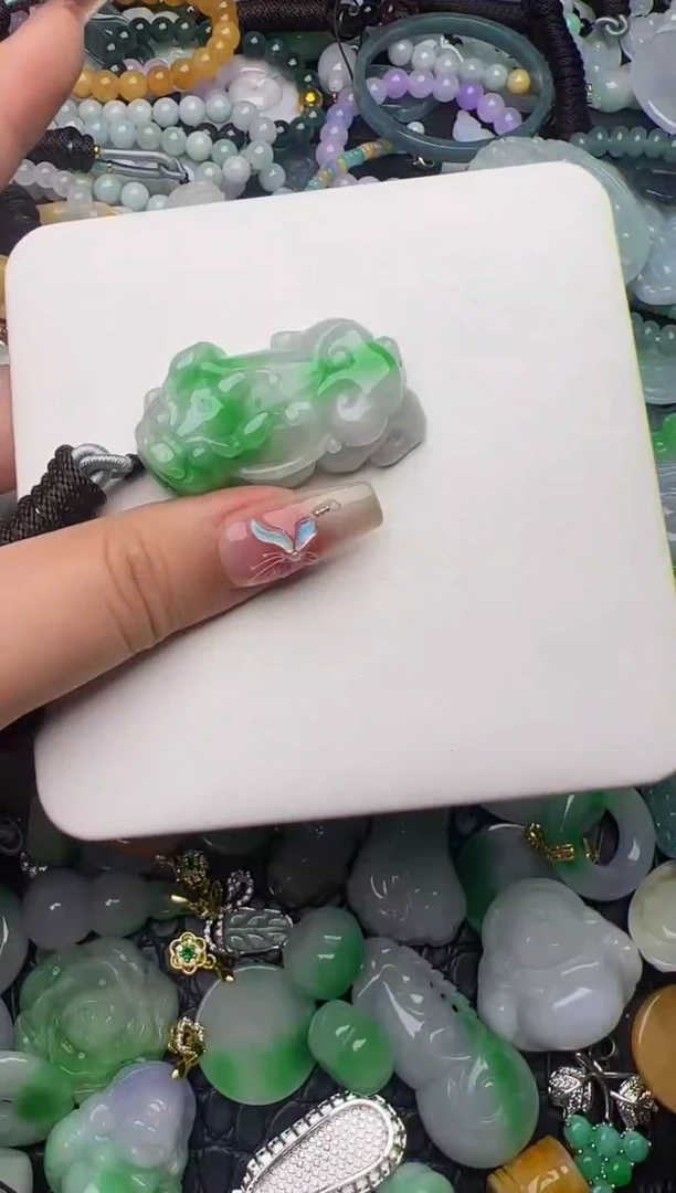 翡翠未镶嵌颈饰天然缅甸翡翠吊坠