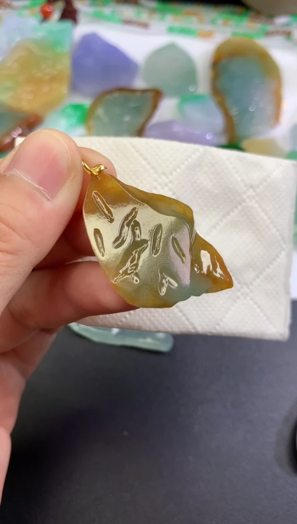 翡翠未镶嵌颈饰