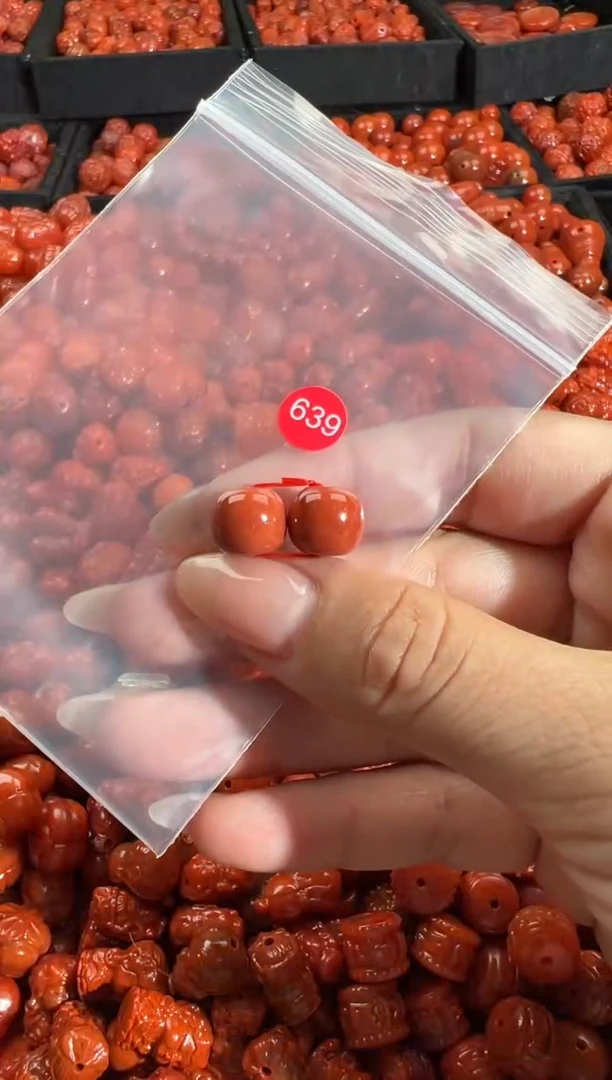 颈饰未镶嵌南红玛瑙1