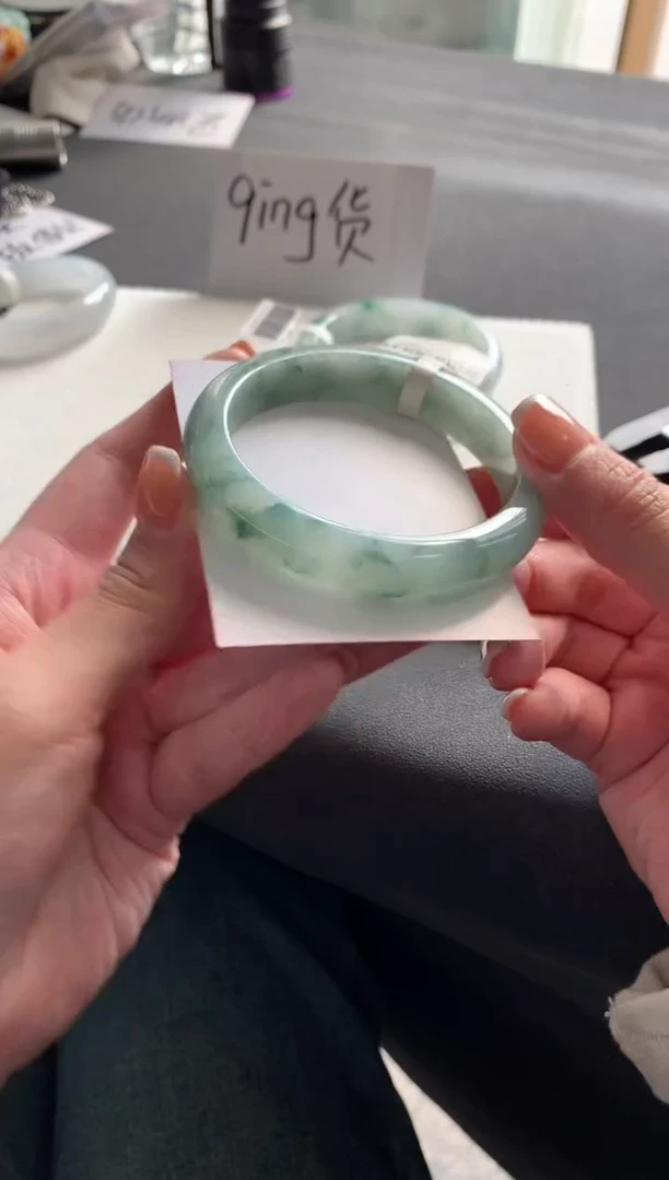 【闪购商品】翡翠手镯未镶嵌58.4正圈A804买断