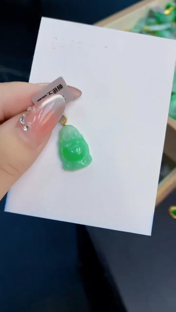 翡翠未镶嵌颈饰1