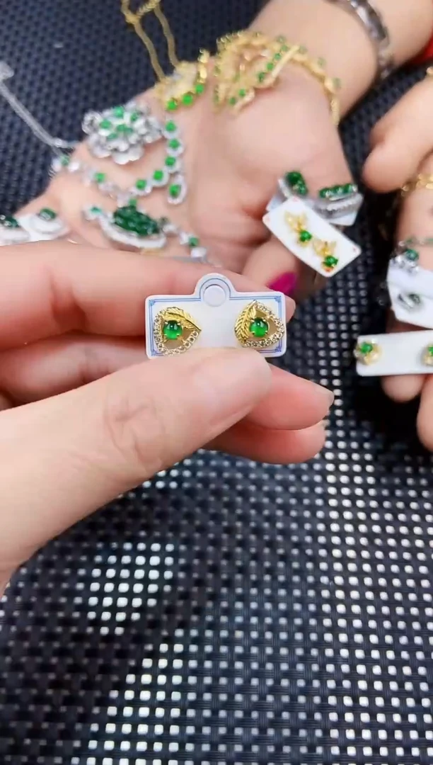 【闪购商品】翡翠耳饰未镶嵌11111111