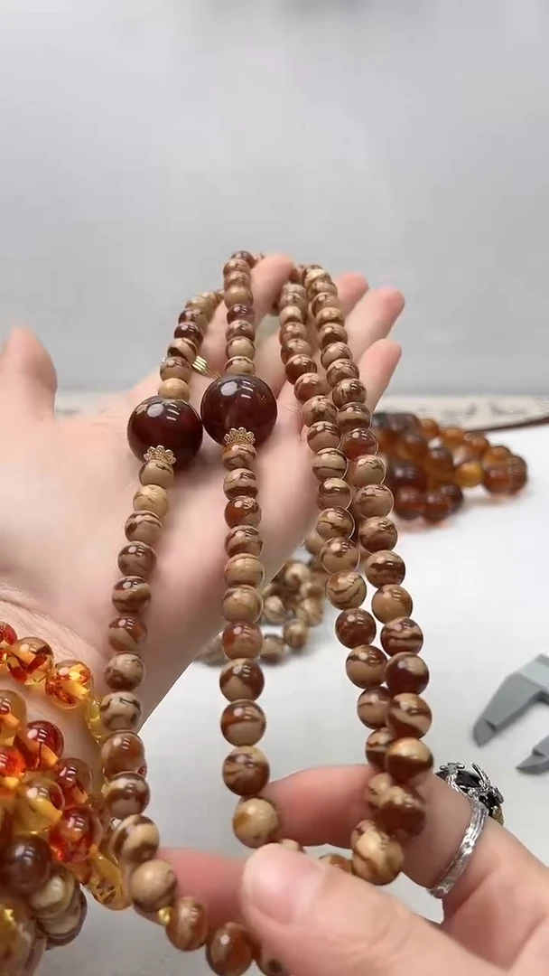 未镶嵌琥珀裸石溶洞猪油蜜绕手两圈多样性发其一