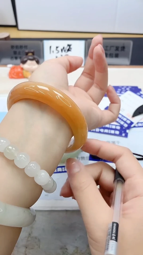 石英质玉手镯未镶嵌229/59.1HL