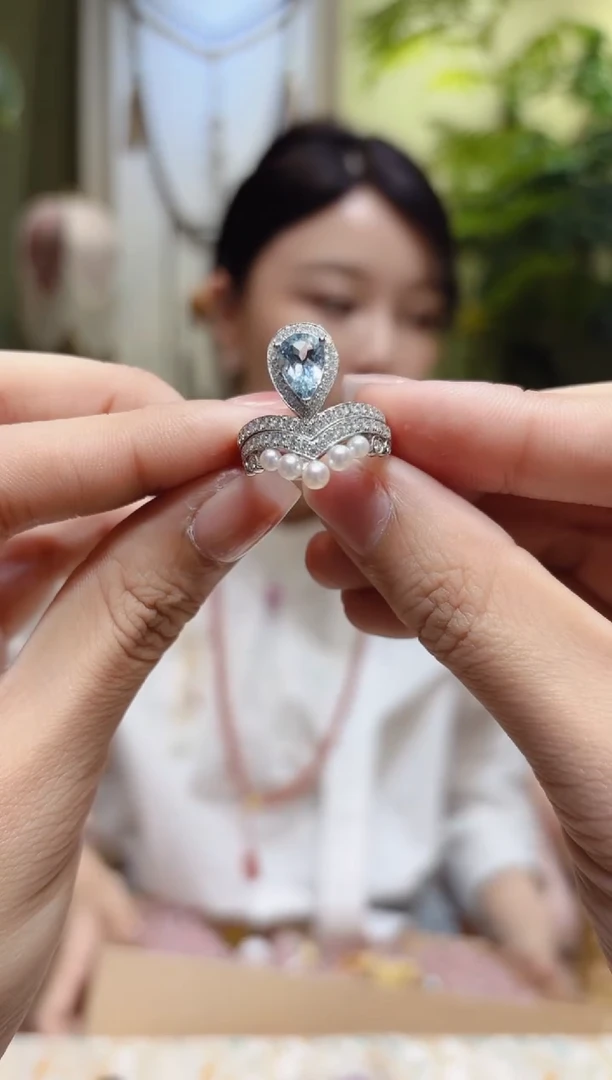 【闪购商品】海蓝宝石戒圈18K金镶嵌海蓝宝戒指
