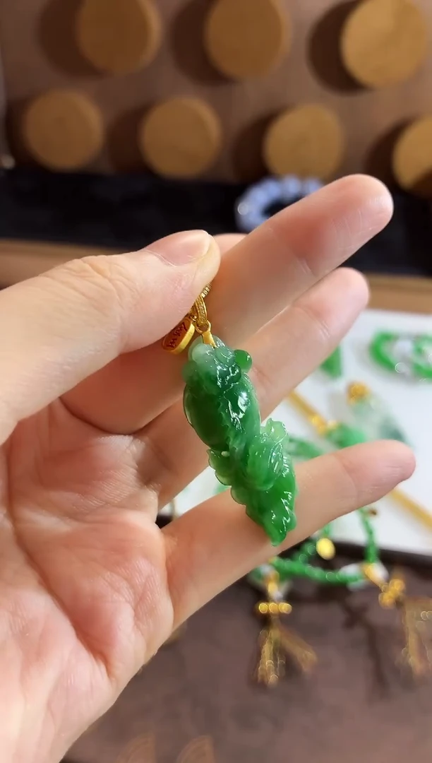 吊坠(不含链)18K金镶嵌翡翠吊坠