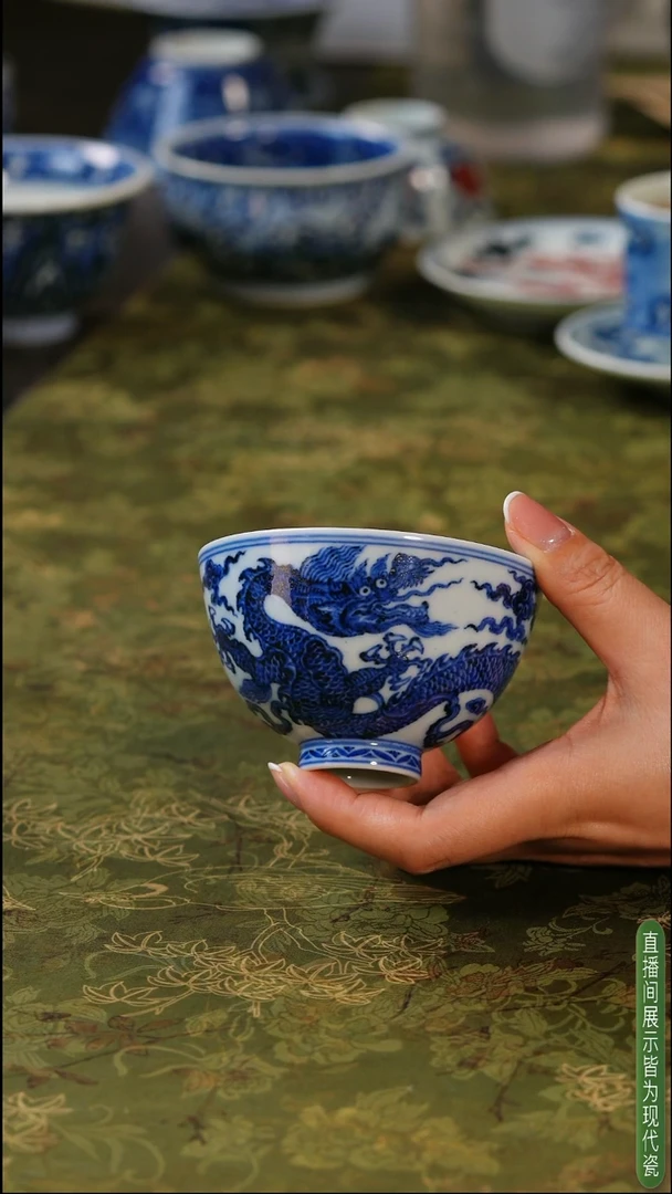 叶云林亲工龙纹鸡心杯