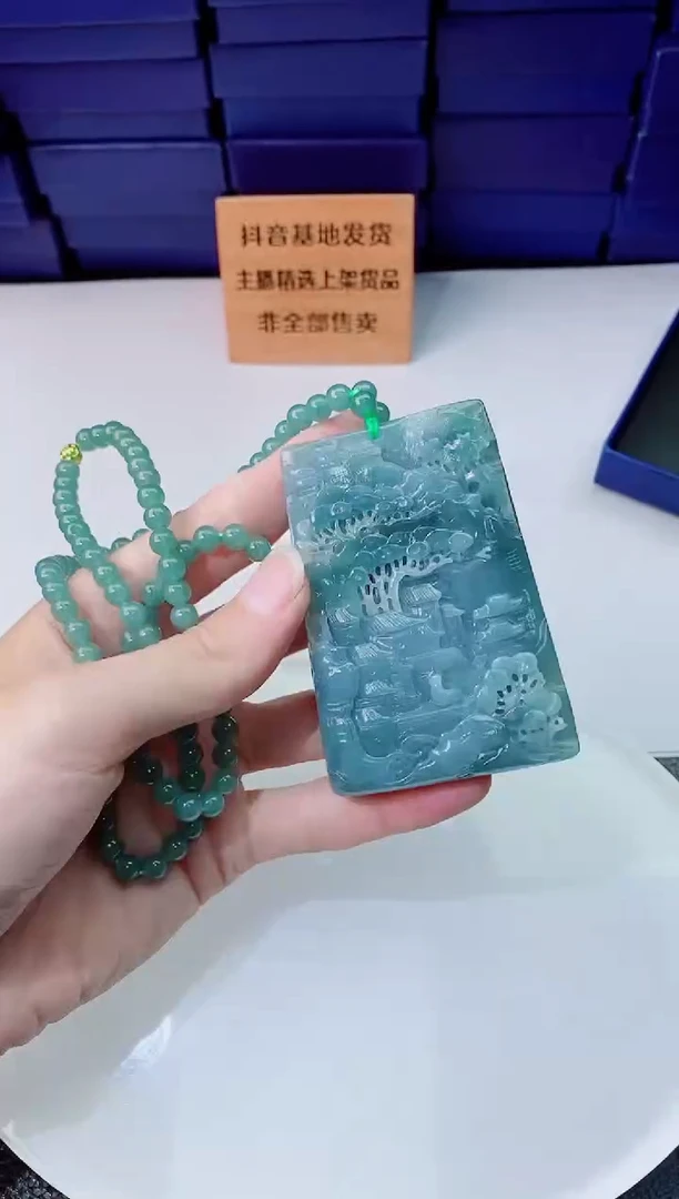 翡翠未镶嵌颈饰1