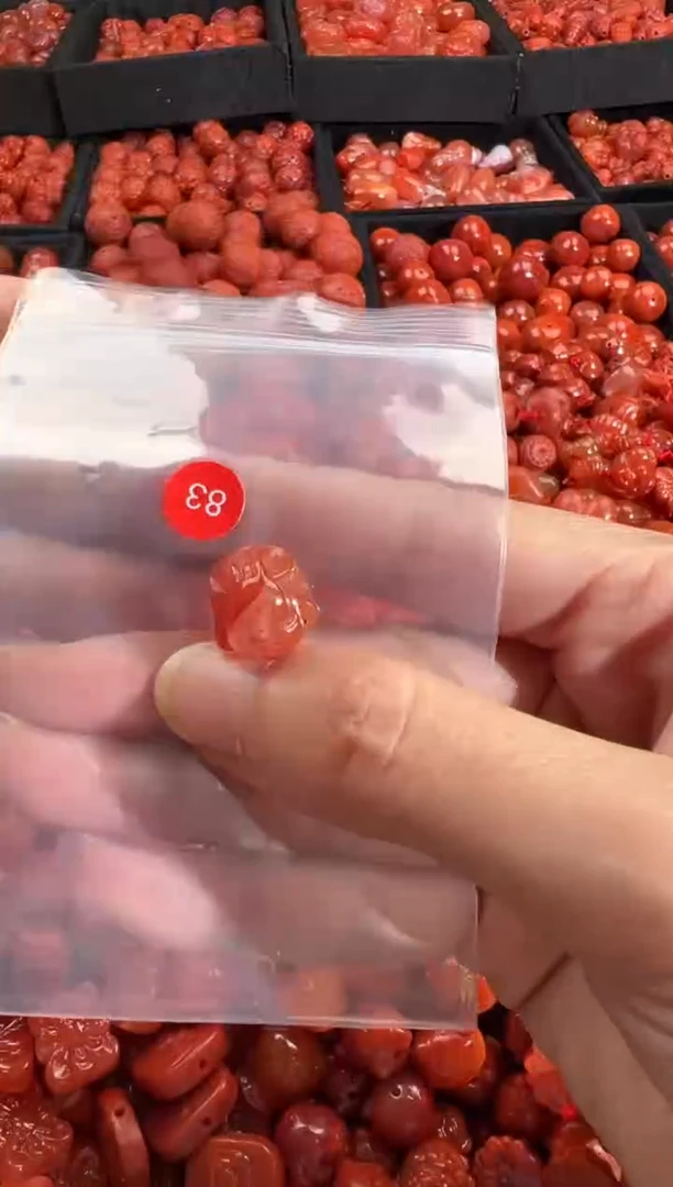南红玛瑙未镶嵌颈饰1