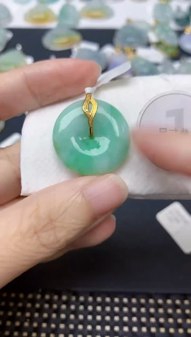 颈饰18K金镶嵌翡翠天然缅甸A货翡翠