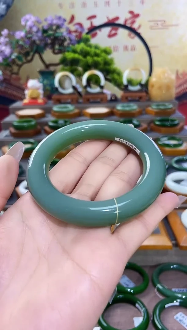【闪购商品】和田玉手镯未镶嵌粉青手镯