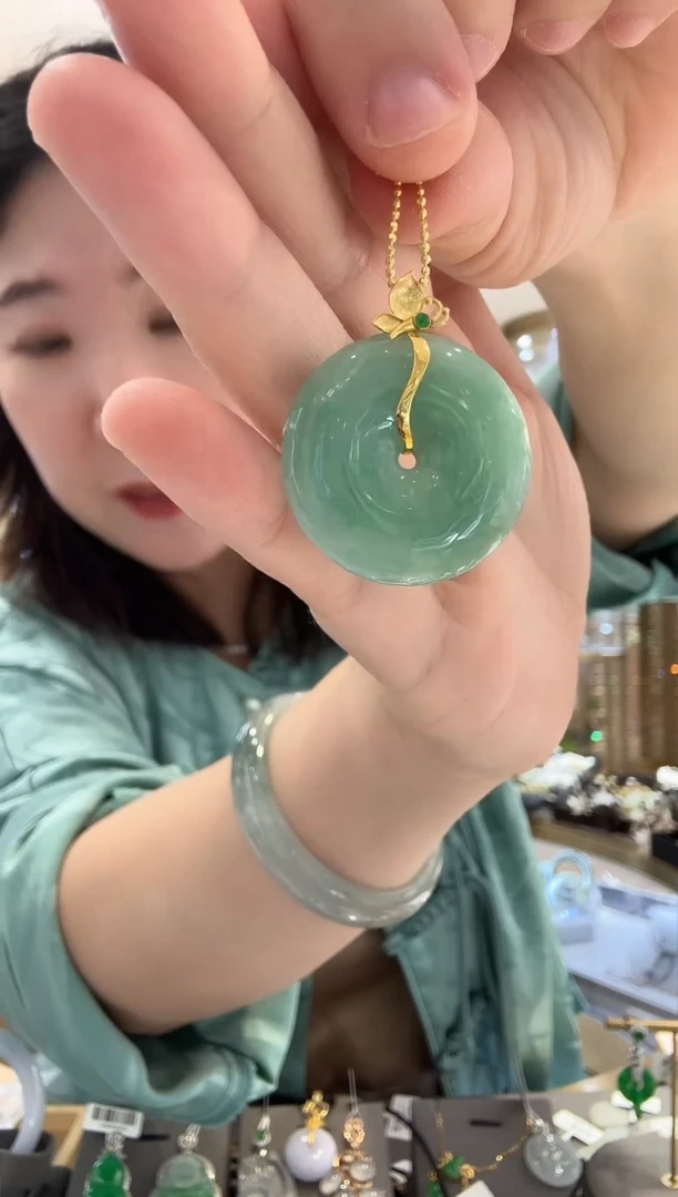 颈饰18K金镶嵌翡翠丫*【150】
