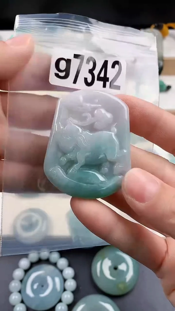 颈饰未镶嵌翡翠天然翡翠吊坠挂件