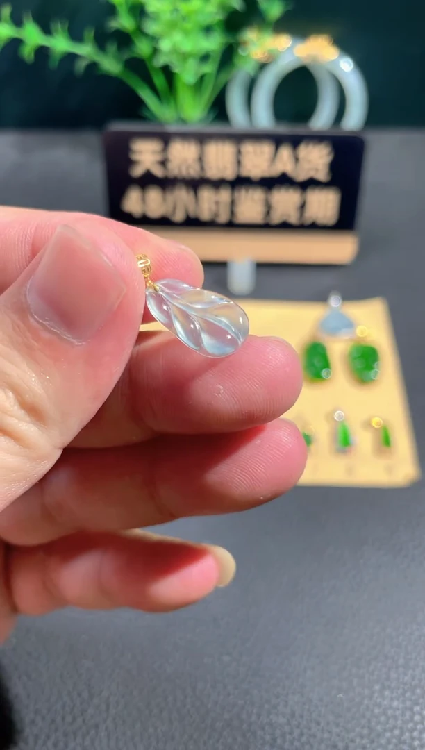 翡翠18K金镶嵌颈饰翡翠