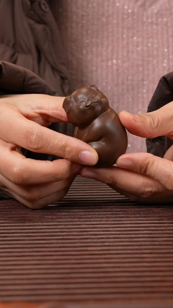 【闪购商品】紫砂茶宠回头小猪