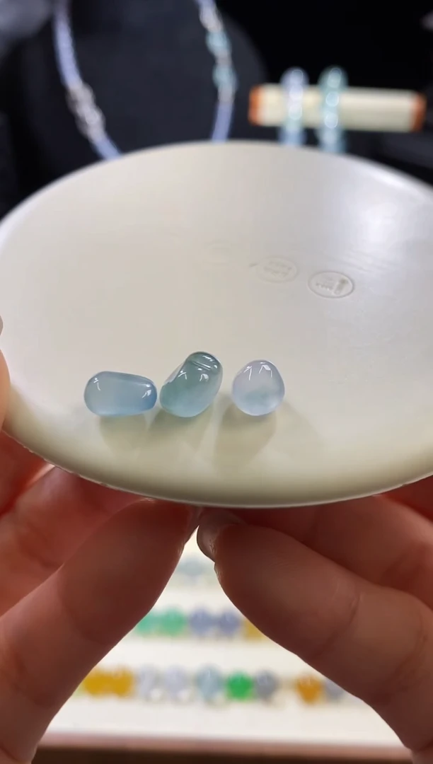 翡翠挂件未镶嵌一组随型