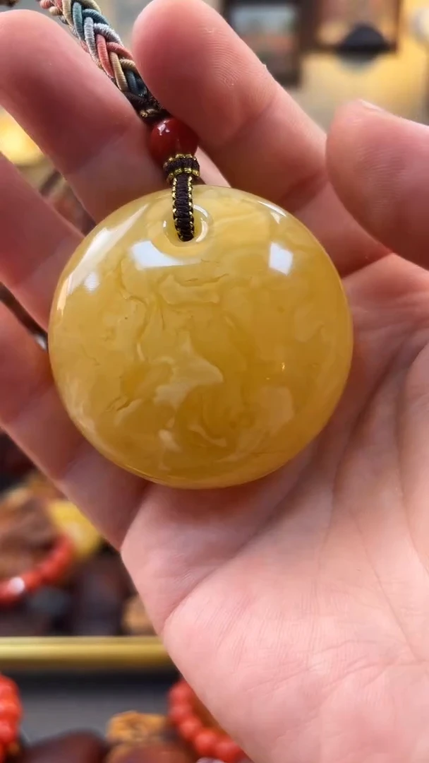 未镶嵌颈饰蜜蜡吊坠