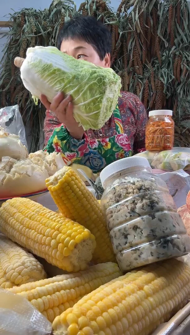 中国大陆白菜1颗 切了头部