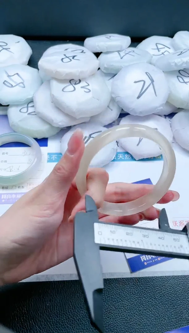 【闪购商品】石英质玉手镯未镶嵌 香槟金手镯-60