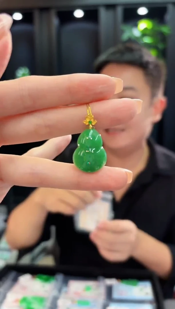 颈饰18K金镶嵌翡翠  缅料A货/支持复检/一件