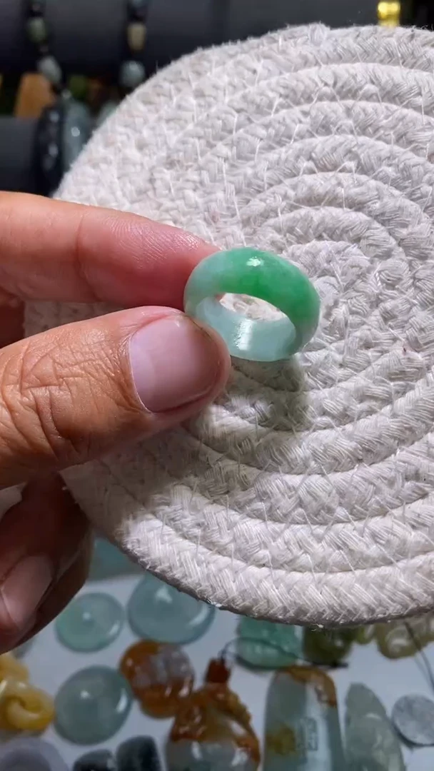 未镶嵌挂件翡翠翡翠戒圈