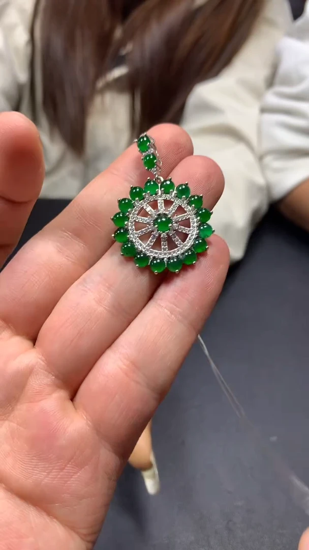 【闪购商品】翡翠吊坠(赠链)未镶嵌0850483418/多样性发一