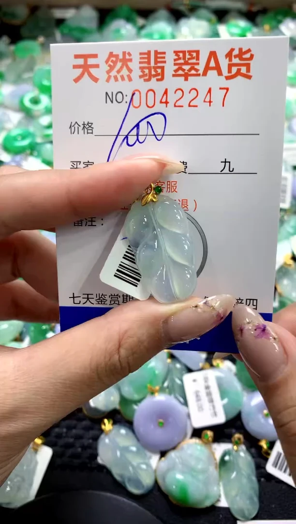 翡翠18K金镶嵌颈饰1111111111111111