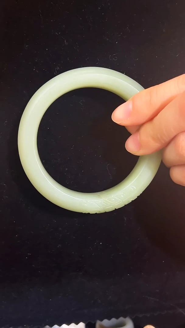 未镶嵌手镯和田玉（福利）新疆籽翠青手镯