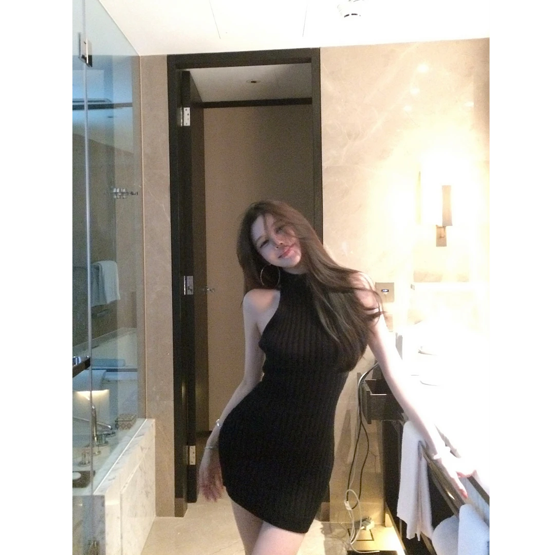【攻心曲线】辣妹性感露背无袖针织连衣裙女2025早秋新款显瘦短裙子
