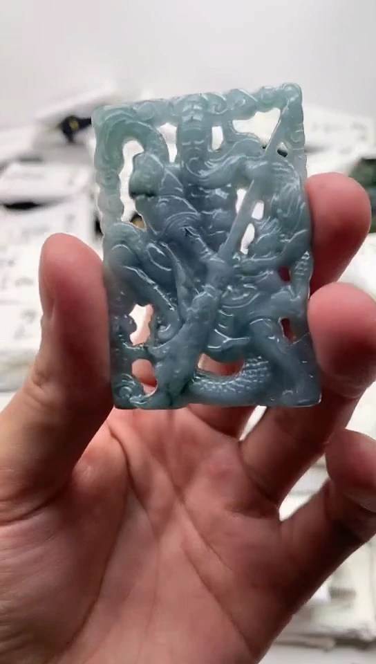 翡翠未镶嵌颈饰关公【品质一般介意慎拍】