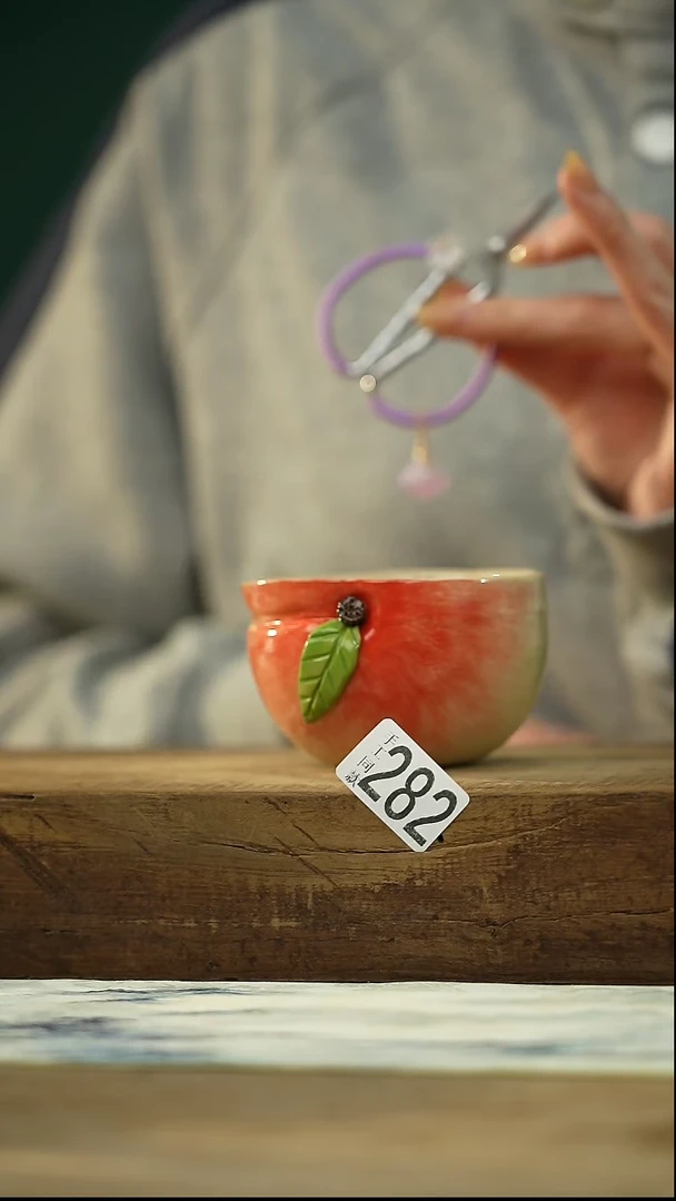 【闪购商品】瓷片设计师手作款 手绘桃子主人杯