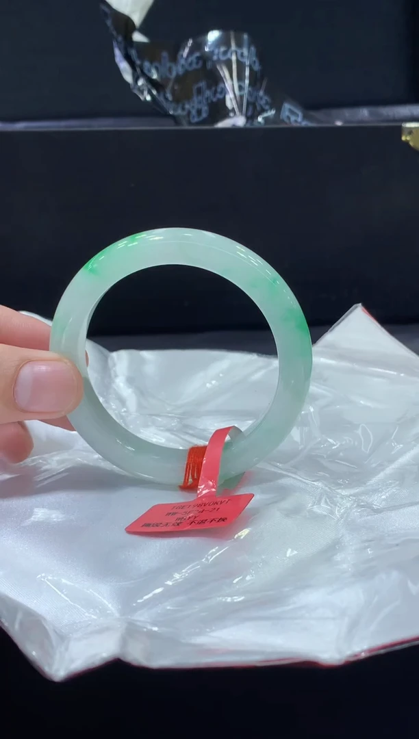 未镶嵌手镯翡翠翡翠手镯