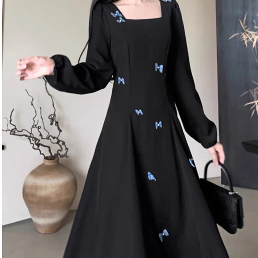 大码女装胖mm法式赫本风方领小黑裙2024春秋季收腰显瘦蝴蝶连衣裙