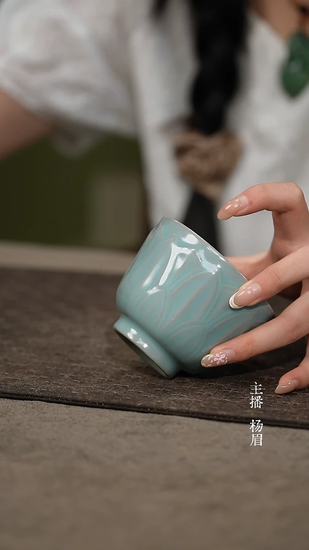 外刻莲瓣杯-张海英（微瑕普包带证书）眉