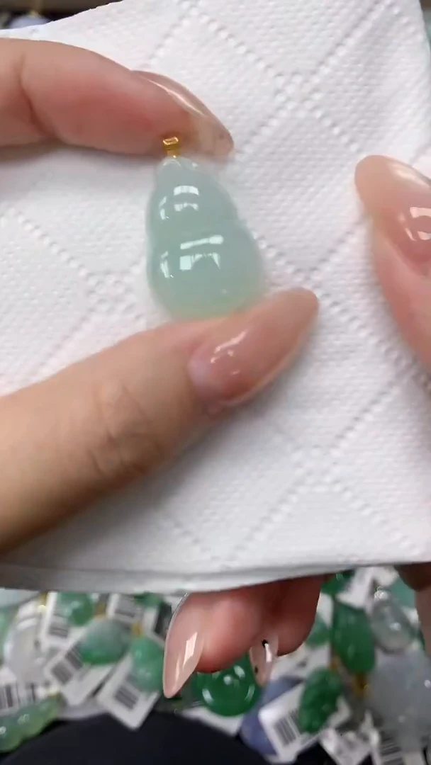 颈饰18K金镶嵌翡翠1111111111111