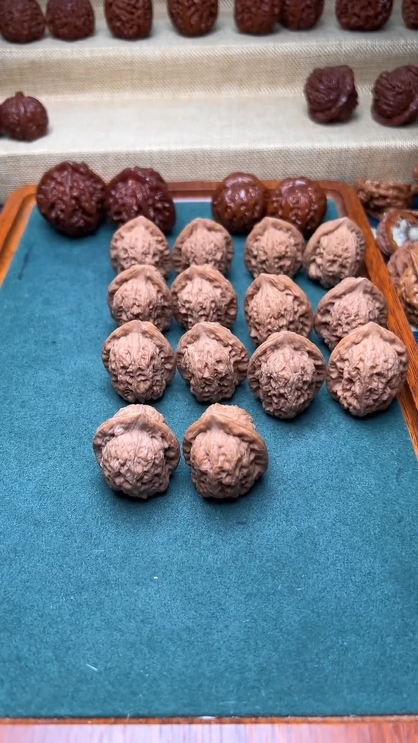 文玩核桃把件32赤龙