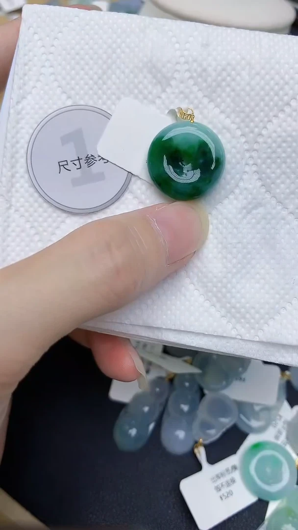 颈饰18K金镶嵌翡翠天然A货翡翠