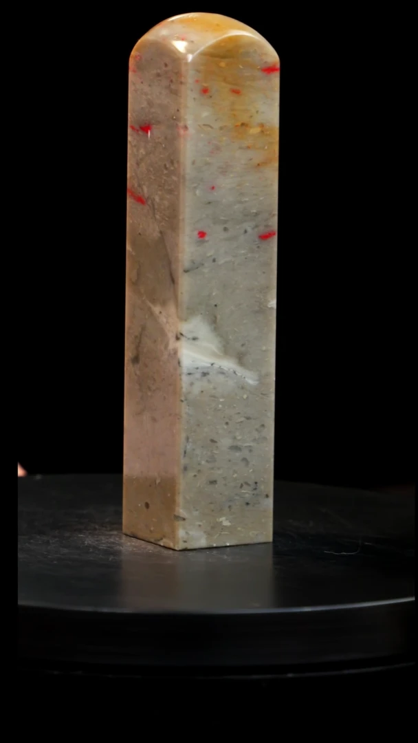 鸡血石牛角冻鸡血石