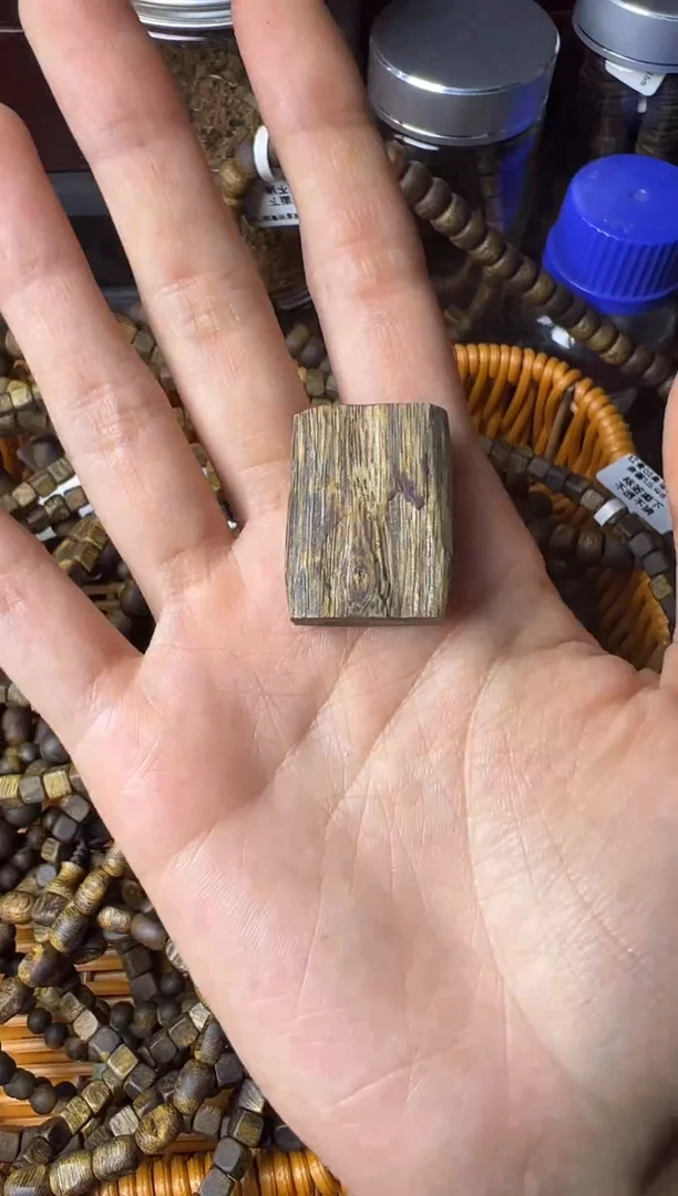 沉香沉香碎屑꧁****꧂奇楠沉香牌子