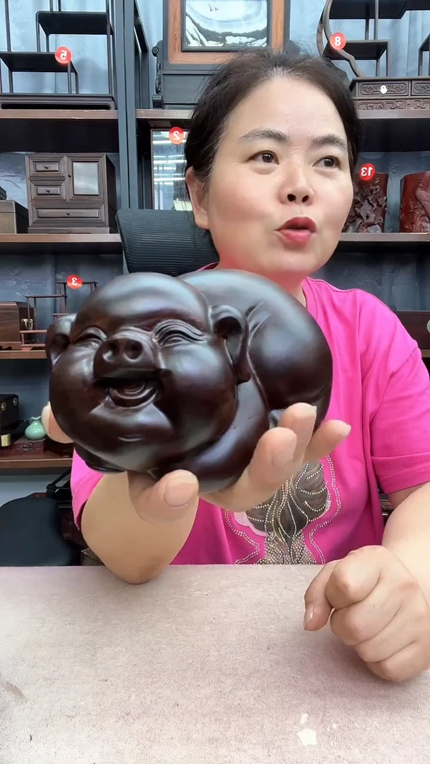 鸡翅木类家具小李子红木工艺品大猪
