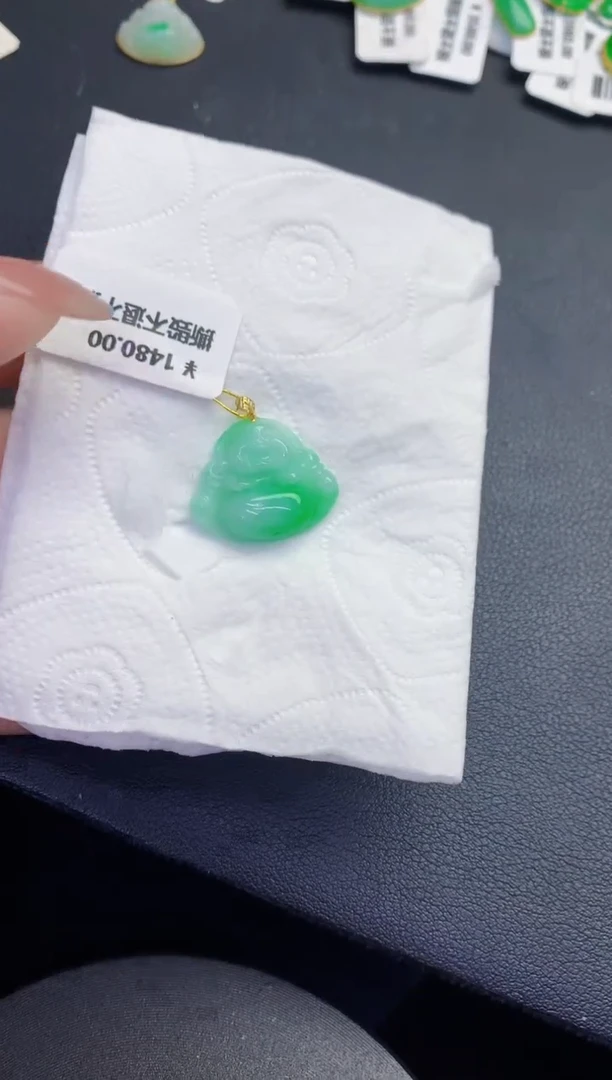 颈饰18K金镶嵌翡翠缅甸天然翡翠A货