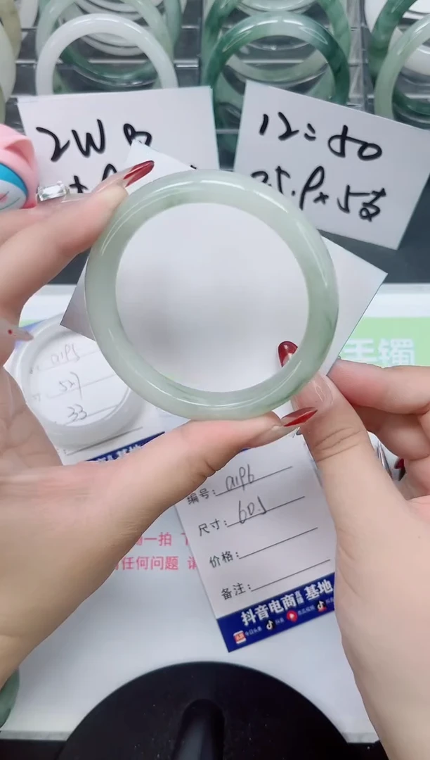 【闪购商品】石英质玉手镯未镶嵌a196