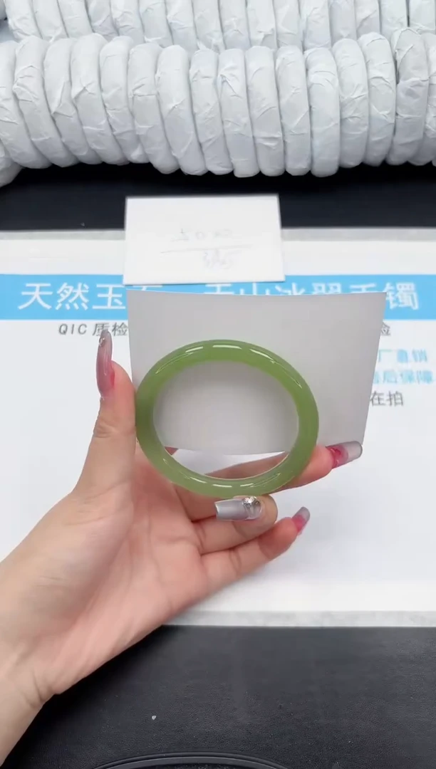 【闪购商品】石英质玉手镯未镶嵌83-52.8