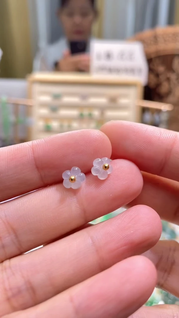颈饰未镶嵌翡翠?**?花一对耳钉