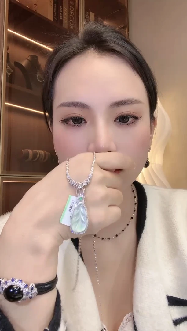 【闪购商品】翡翠吊坠(不含链)18K金镶嵌D25