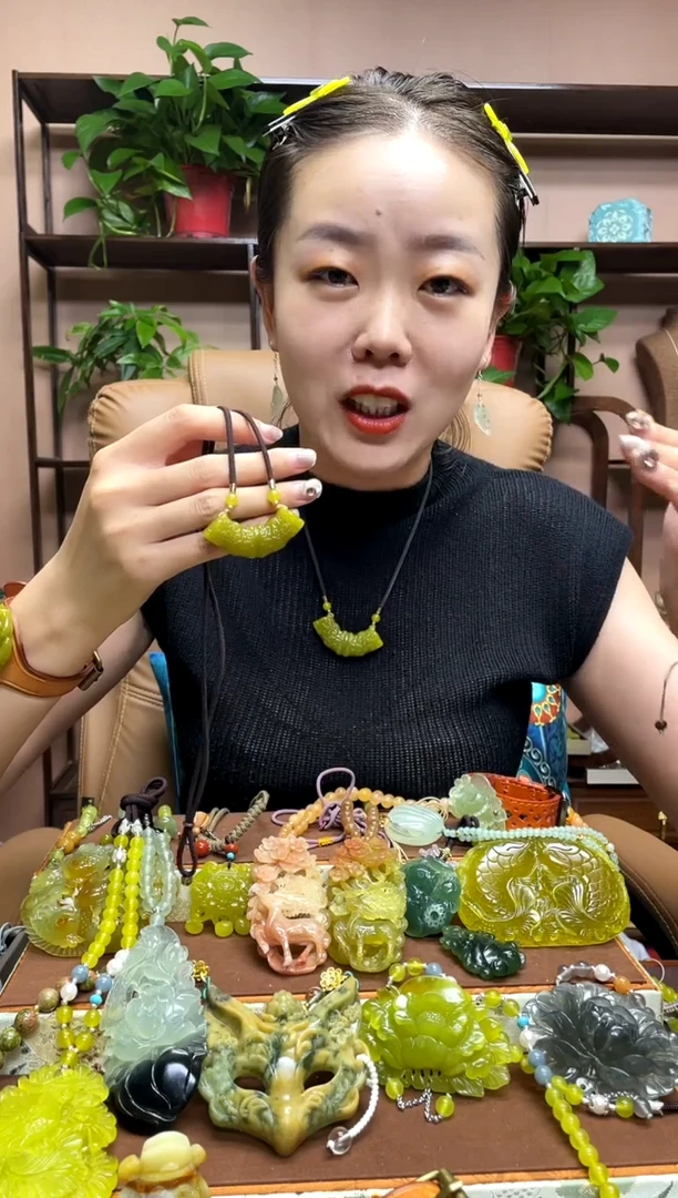 未镶嵌岫玉吊坠多样性发货发其中之一