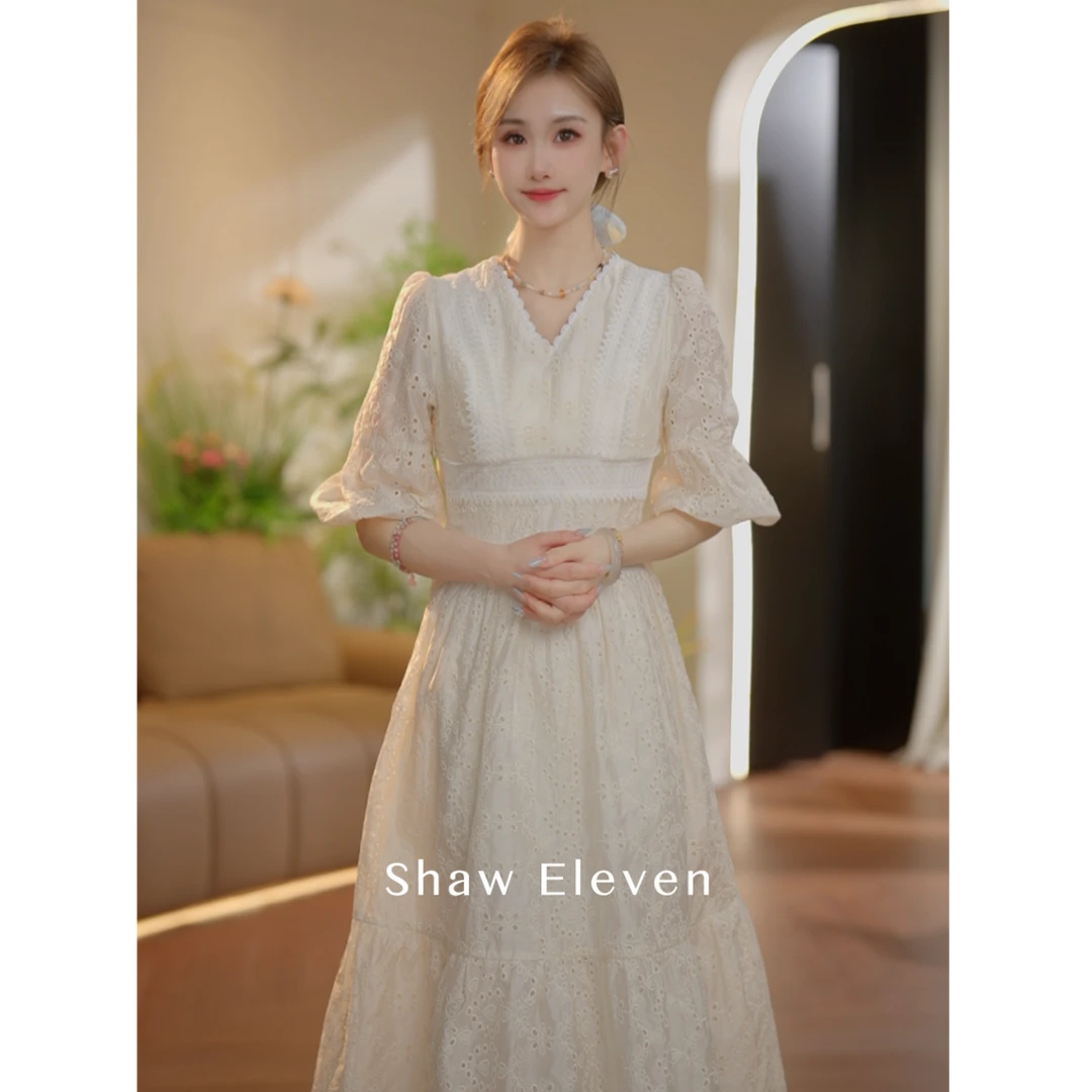2025新款白色刺绣八分泡泡袖连衣裙2523
