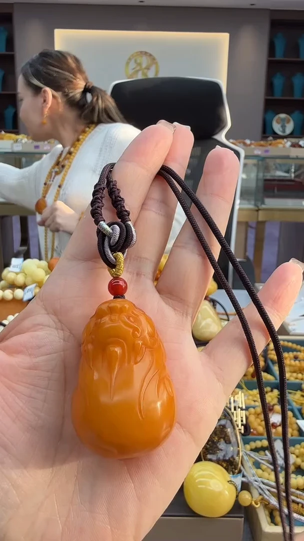 琥珀颈饰未镶嵌94秒拍号 假一罚三