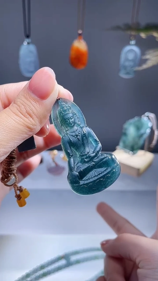 颈饰未镶嵌翡翠观音