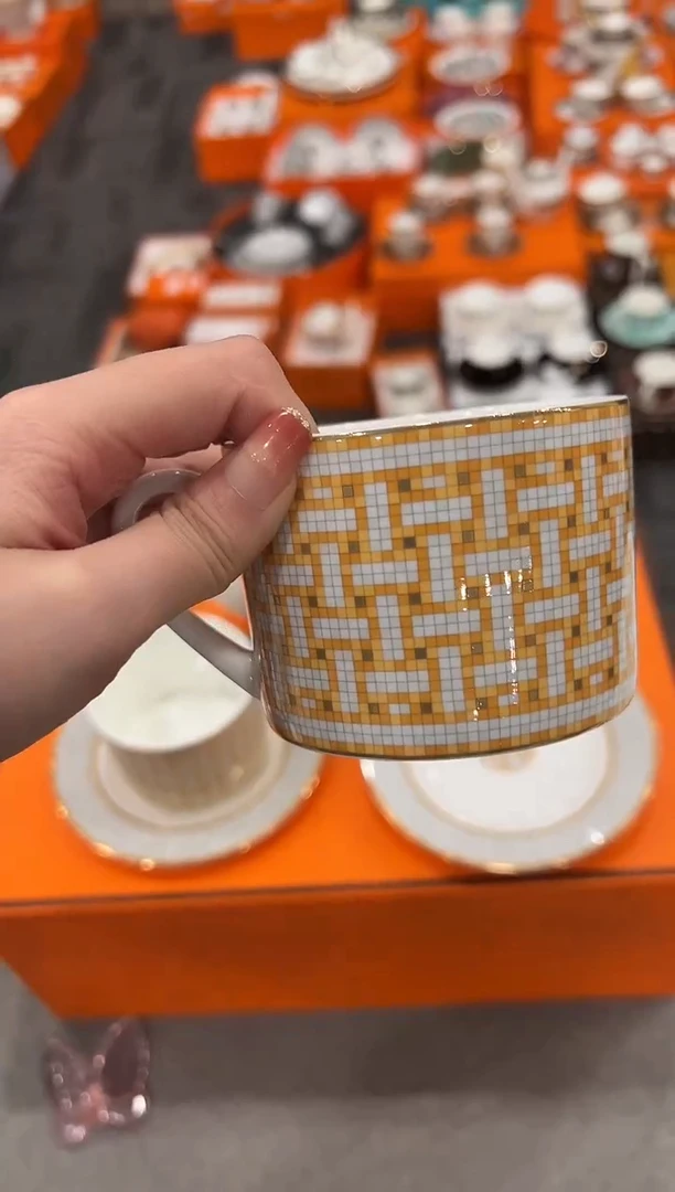 【闪购商品】杯H585--------------